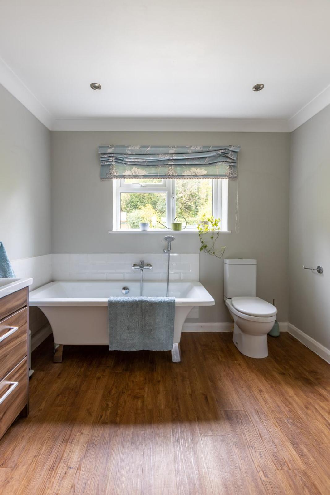 En-suite With Double Bed On Mezzanine And Desk In Family Homestay